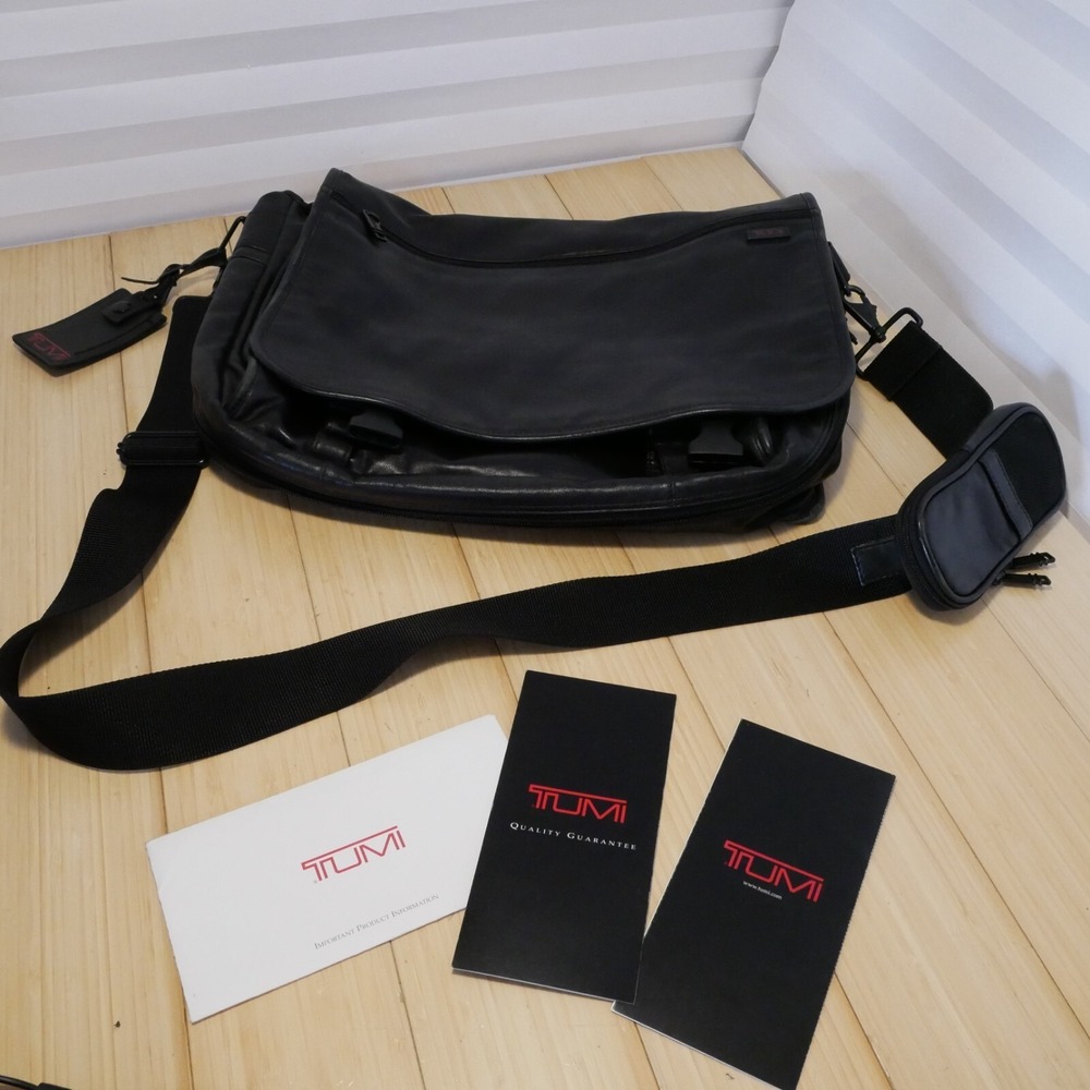 Tumi‎ Deluxe Expandable Messenger Bag Nappa Leather